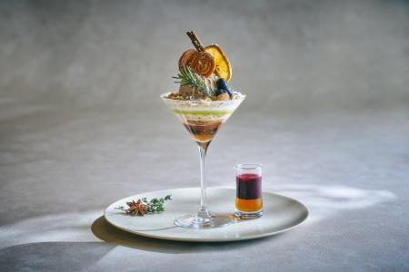 雪が降り積もる冬の大自然を表現 100％植物由来のプラ