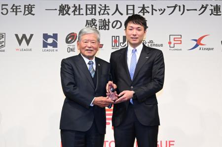 株式会社栃木ブレックス 藤本代表 トップリーグトロフ