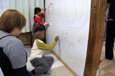 単なる食事提供の場から、学習支援、遊び場、地域...