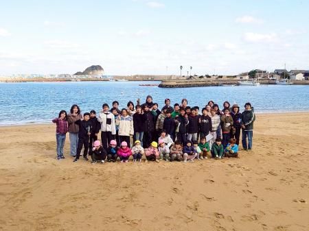 呼子小学校でESDを実践 ビーチクリーンと海洋教育を通