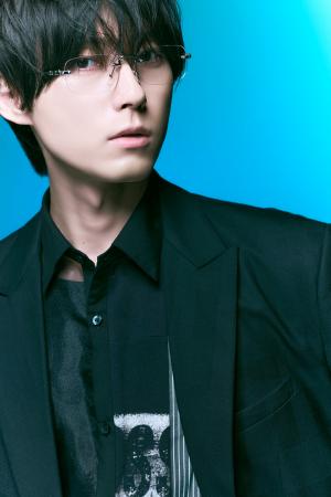 増田俊樹が「週刊TVガイド2026年1月23日号」にメガネ