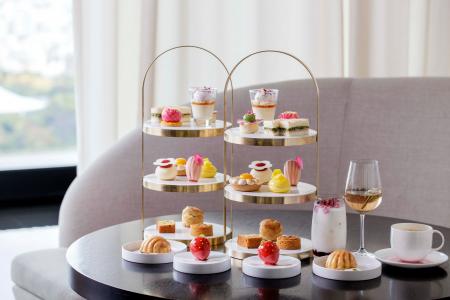 【フォーシーズンズホテル東京大手町】イチゴの世界に