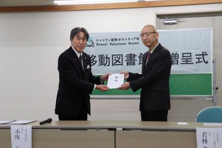 石川県輪島市図書館へ移動図書館車両を寄贈