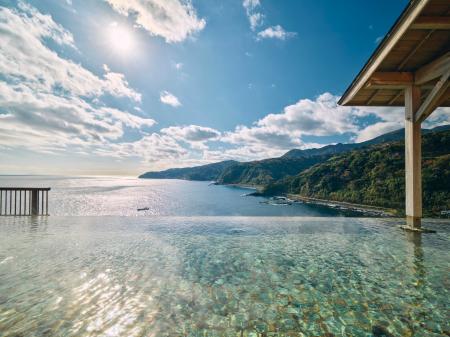 太平洋を一望できる絶景露天風呂を備えた「赤沢日帰り