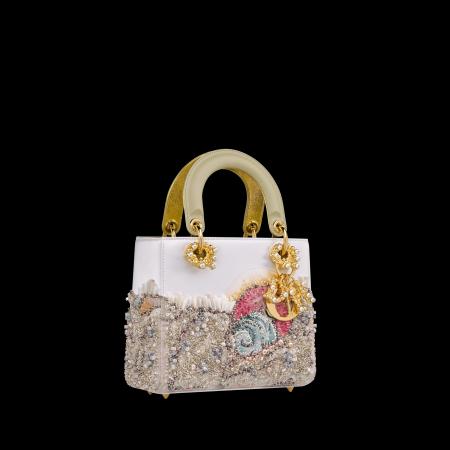 【DIOR】「ディオール レディ アート」を手掛けたアリ