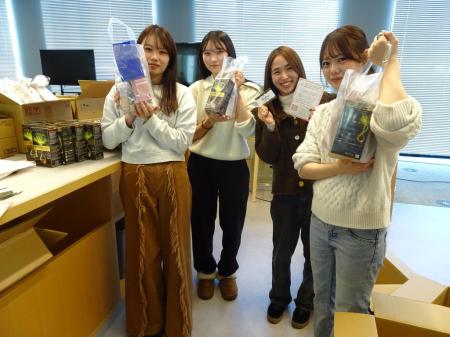 経済的困難下にあるひとり親世帯の女性に化粧品utf-8