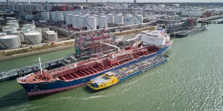 LBC Tank Terminalsの株式取得に対する長期資金調達の