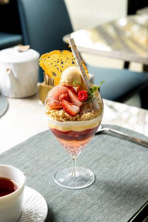 【アルマーニ / カフェ 表参道】心ほどける、苺とロー