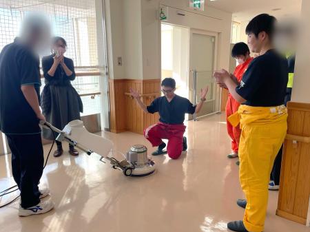 ひまわり特別支援学校・川口工業高校掃除部が交流会ひ