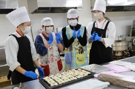 【姉妹校コラボ授業】「調理×こども」で保育における 【姉妹校コラボ授業】「調理×こども」で保育における