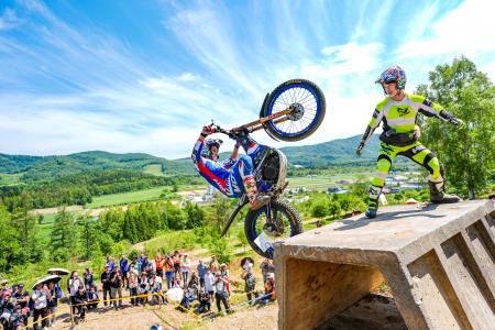 【ニュースレター】電動バイクで史上初の王座獲utf-8