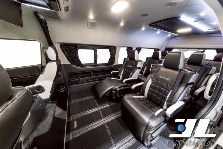 【ついに登場！念願の４WDが仲間入り！】高級ハイエー