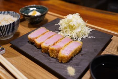 京都初※ 河原町にロゼとんかつが主役の食堂酒場が誕生