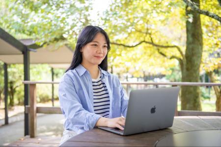 2026年度新入生全員へアップル社製ノートパソコンを無