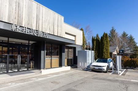 軽井沢書店にEVチャージステーションを開設