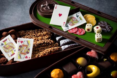 “食べられる”「CASINO」やボンボンショコラを楽しむ「
