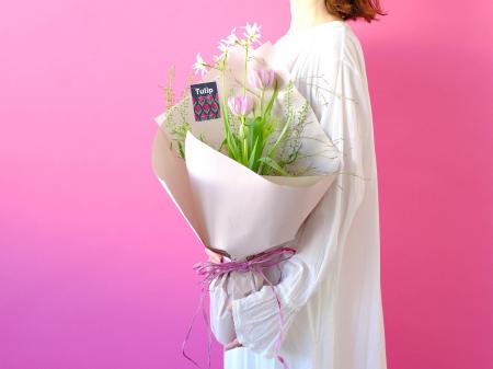 新しい年に希望を咲かせる、春を告げるチューリップ 