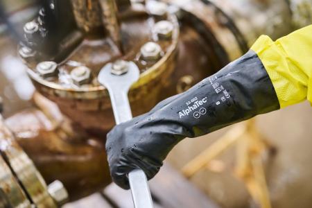 アンセル、業界待望のアセトン耐性15分以上の耐透過使