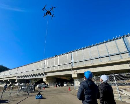 北陸新幹線区間における大型物流ドローンを活用した資 北陸新幹線区間における大型物流ドローンを活用した資