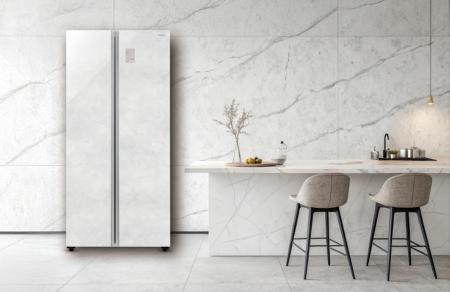 高いデザイン性と素材感にこだわった新モデル　AQUA 