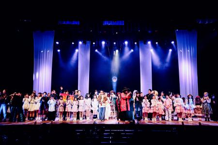 総勢100名がステージへ。文化・人・想いをつなぐ舞台