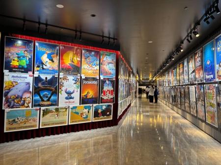 映画館がアートギャラリーに!?ヒューマックスシネマの