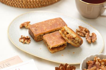 【スイス伝統のキャラメル菓子】くるみとキャラメルの