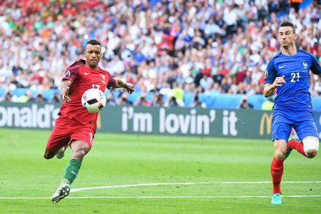 元ポルトガル代表・ナニが来日し、東京都杉並区の中学 元ポルトガル代表・ナニが来日し、東京都杉並区の中学