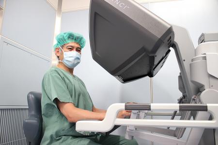 国内初！大阪けいさつ病院、手術支援ロボット「ダビン