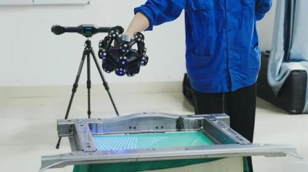 SHINING 3Dの高精度3Dスキャナーによる自動車板金部品