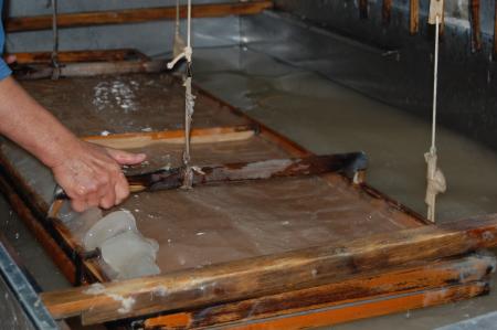 小川和紙の技術を引き継ぐ自動車部品メーカー3代目社 小川和紙の技術を引き継ぐ自動車部品メーカー3代目社