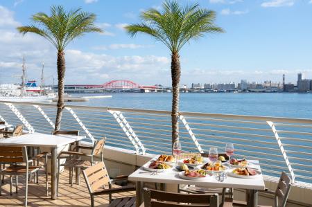 【神戸メリケンパークオリエンタルホテル】海を望むテ 【神戸メリケンパークオリエンタルホテル】海を望むテ