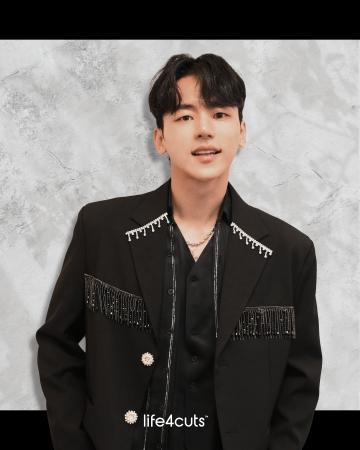 カン・インス×人生4カットコラボフレーム初登場！