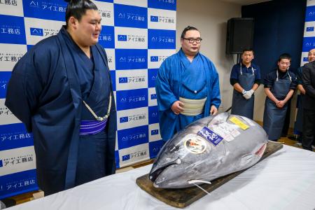 史上最速横綱昇進の大の里関も参加し、地域住民も笑顔 史上最速横綱昇進の大の里関も参加し、地域住民も笑顔
