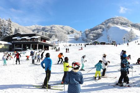 暖冬・少雪でも【スキー場集客が過去最多】！開業５６