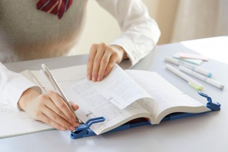 厚みのある本もしっかり固定！クリップを取り外さずに