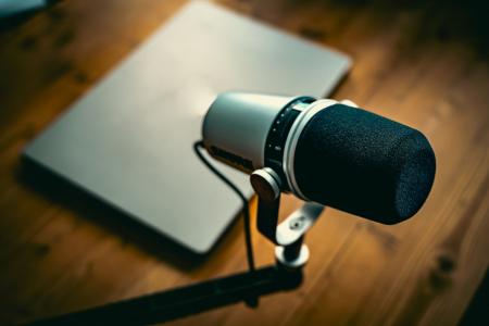 ラジオ広告“全振り”で創業4年・年商30億円 ラジオ広告“全振り”で創業4年・年商30億円