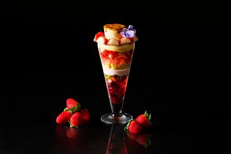 【季節のParfait Series “シブースト＆ストロベリー”