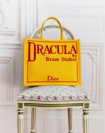【Dior】書籍の表紙で飾られた新たな「ディオール ブ