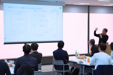 国内大手 7 社のデジタル変革人材リーダーが議論、ビ