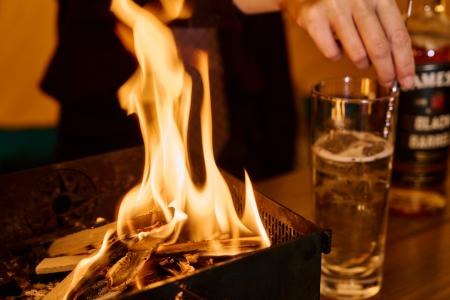 焚火の揺らぎで心がほぐれる“新・没入スポット”「マチ