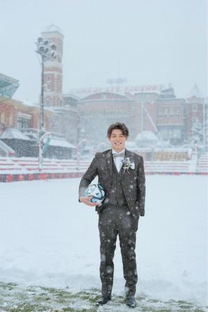 北海道コンサドーレ札幌・家泉怜依選手ご夫妻が、フォ 北海道コンサドーレ札幌・家泉怜依選手ご夫妻が、フォ