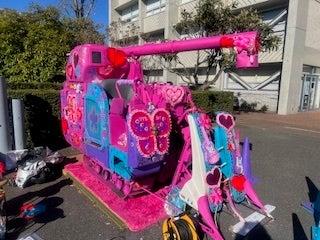 農業機械「コンバイン」を”アートとファッションの視