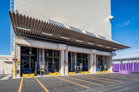 関西エリアの物流を一本化。最新設備で、働きやすく持