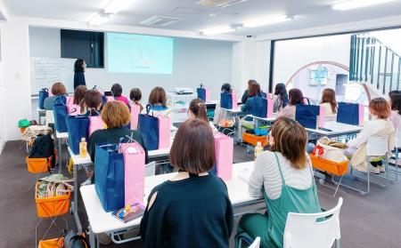 「稼ぐ」から「満たされる」へ。40-50代に広がる『貢