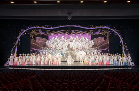 ベルーナグループ、4月9日(木)東京宝塚劇場 星組貸切