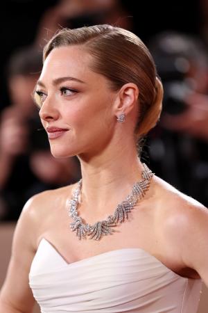 【TIFFANY & CO.】アマンダ・サイフリッド、マイリー