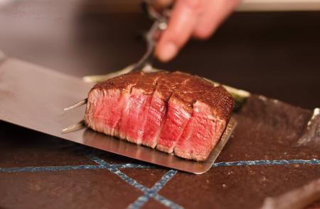 1日限定！世界に誇る“神戸牛”づくしコースを味わうフ