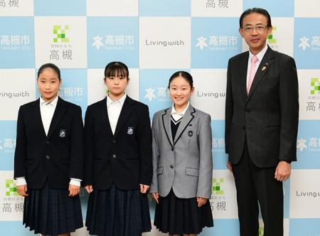 高槻市立中学校に在籍する3人がスケートの全国大会出
