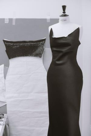 【Dior】第83回ゴールデングローブ賞でミア・ゴスが纏